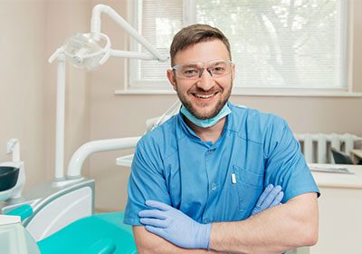 male-dentist-smiling-with-arms-crossed